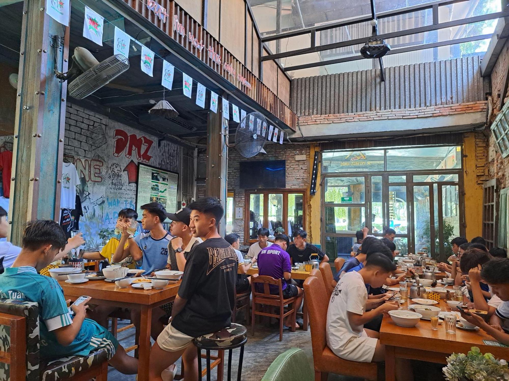 DMZ Hostel Hue Exterior foto